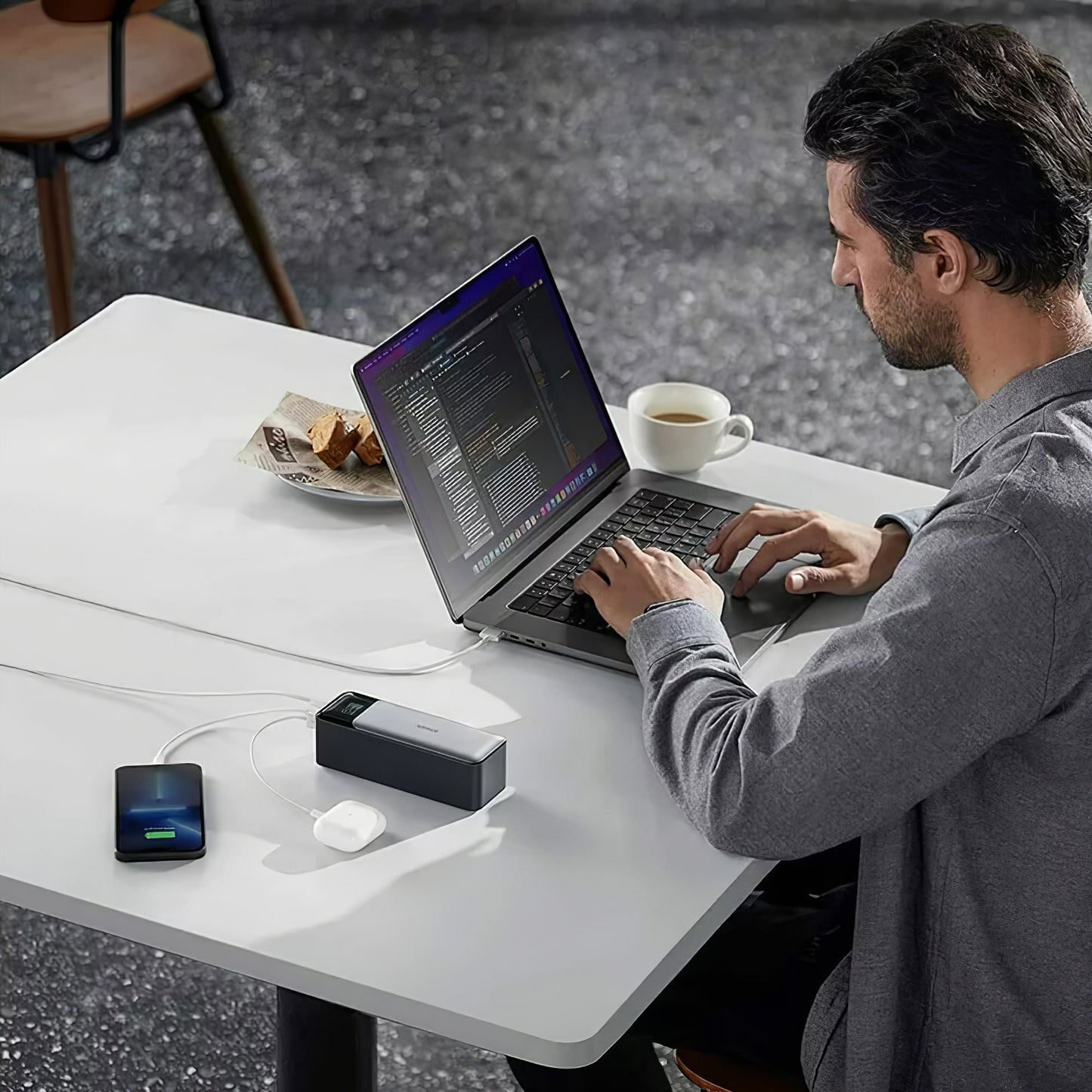 Anker 737 Externer Akku, 24000mAh, 140W, QC + PD, 1 x USB-A - 2 x USB-C, Schwarz A1289011 